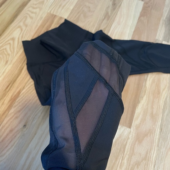 Mid rise mesh detailing lululemon leggings - Picture 3 of 5